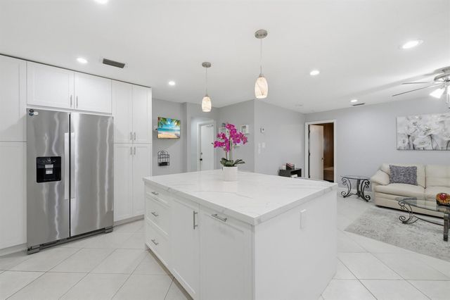 8386 Shadow Wood Boulevard, Coral Springs, FL 33071