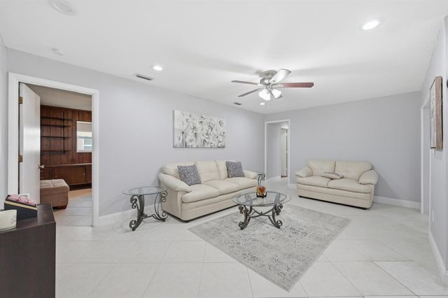 8386 Shadow Wood Boulevard, Coral Springs, FL 33071