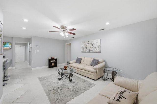8386 Shadow Wood Boulevard, Coral Springs, FL 33071