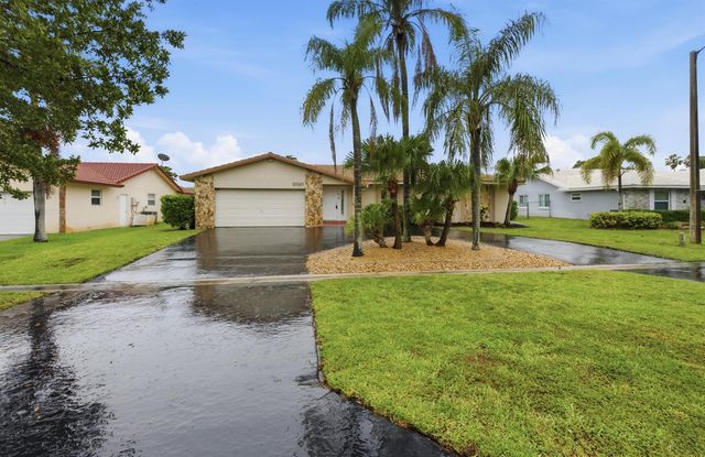 8386 Shadow Wood Boulevard, Coral Springs, FL 33071