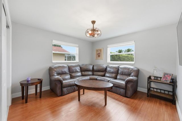 8386 Shadow Wood Boulevard, Coral Springs, FL 33071