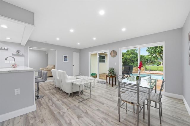 8386 Shadow Wood Boulevard, Coral Springs, FL 33071
