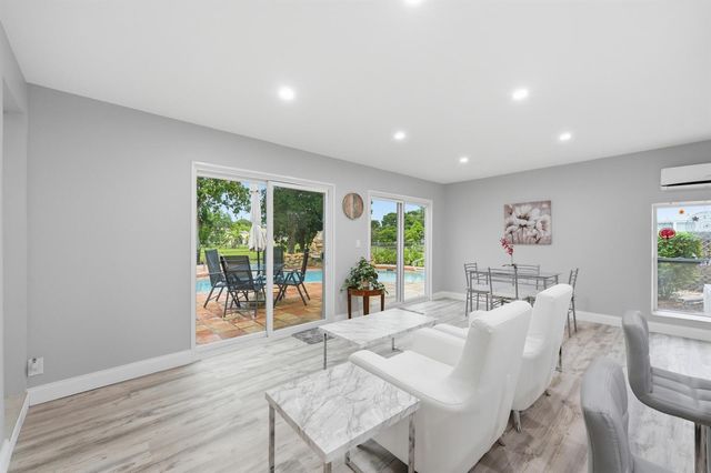 8386 Shadow Wood Boulevard, Coral Springs, FL 33071