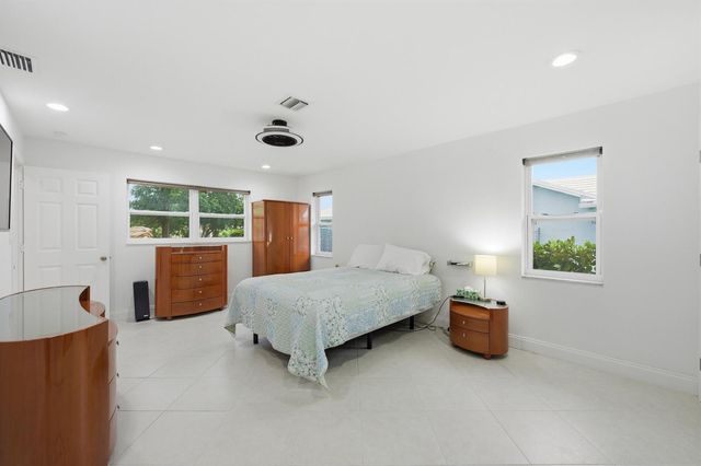 8386 Shadow Wood Boulevard, Coral Springs, FL 33071