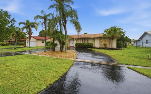 8386 Shadow Wood Boulevard, Coral Springs, FL 33071
