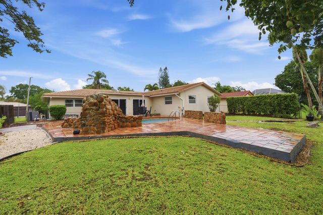 8386 Shadow Wood Boulevard, Coral Springs, FL 33071