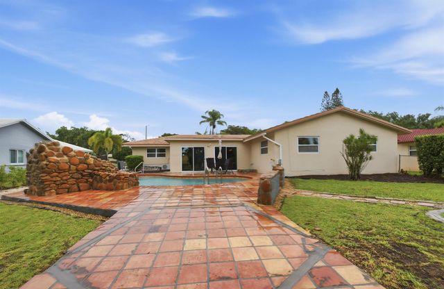 8386 Shadow Wood Boulevard, Coral Springs, FL 33071