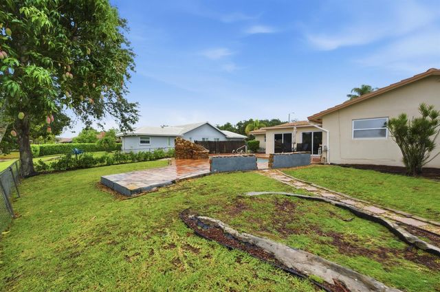 8386 Shadow Wood Boulevard, Coral Springs, FL 33071