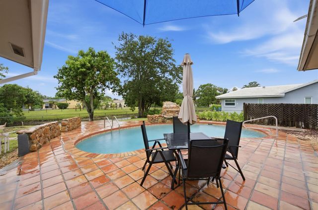 8386 Shadow Wood Boulevard, Coral Springs, FL 33071