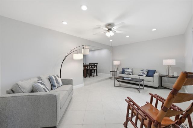 8386 Shadow Wood Boulevard, Coral Springs, FL 33071