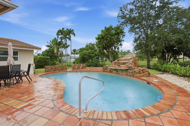 8386 Shadow Wood Boulevard, Coral Springs, FL 33071