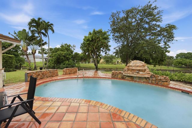 8386 Shadow Wood Boulevard, Coral Springs, FL 33071