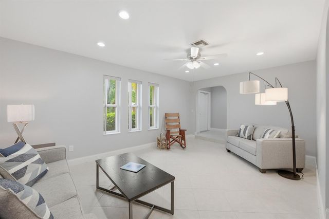 8386 Shadow Wood Boulevard, Coral Springs, FL 33071