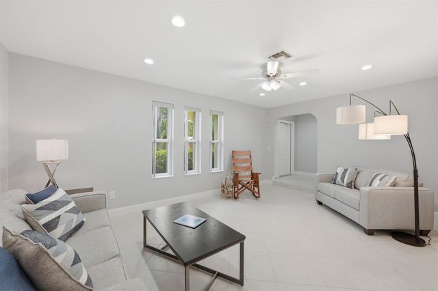 8386 Shadow Wood Boulevard, Coral Springs, FL 33071