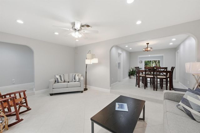 8386 Shadow Wood Boulevard, Coral Springs, FL 33071