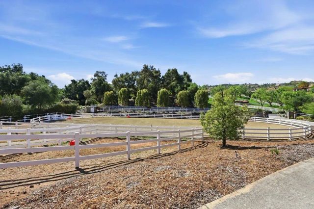 7144 Via Mariposa Sur, Bonsall, CA 92003