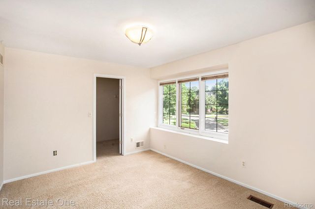 6630 Heron Point, West Bloomfield Charter Township, MI 48323