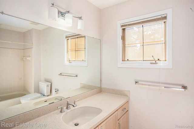 6630 Heron Point, West Bloomfield Charter Township, MI 48323