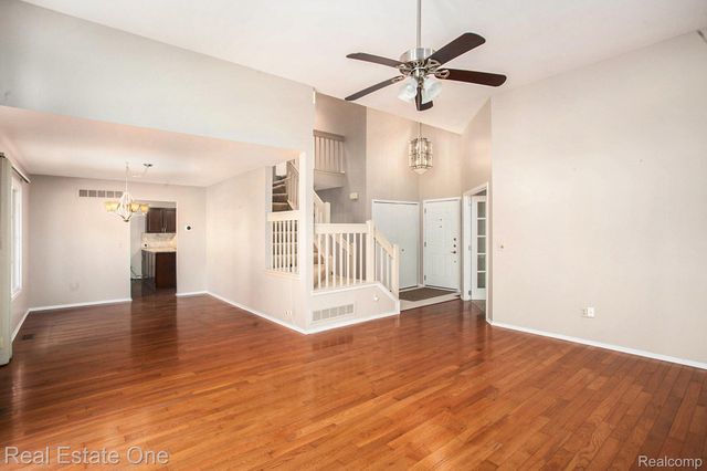 6630 Heron Point, West Bloomfield Charter Township, MI 48323