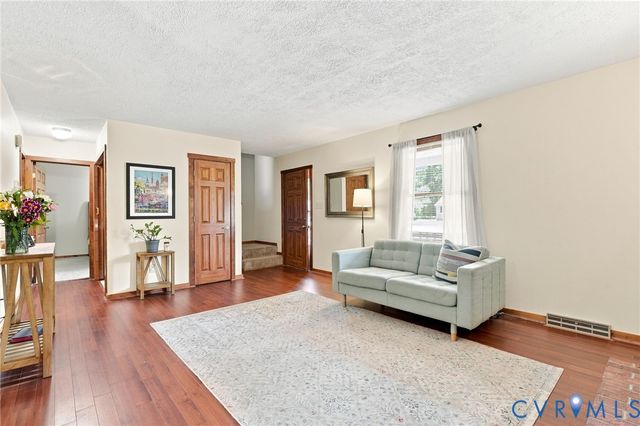 3118 Mountain Rd, Glen Allen, VA 23060