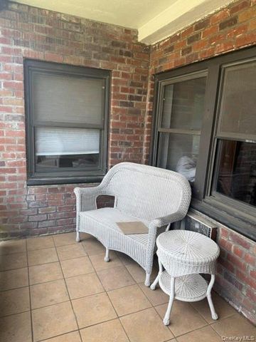 175 Archer Street 2E, Freeport, NY 11520