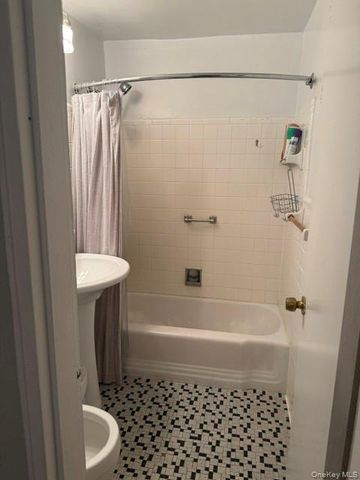 175 Archer Street 2E, Freeport, NY 11520