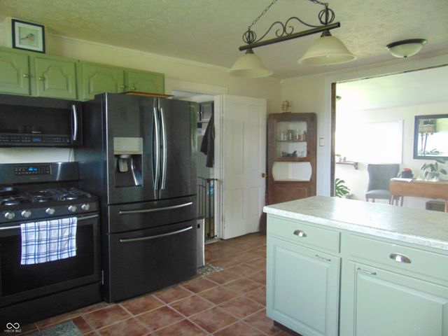 679 S 1050 W, Jamestown, IN 46147