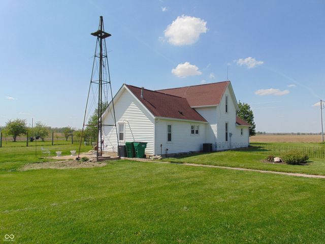 679 S 1050 W, Jamestown, IN 46147