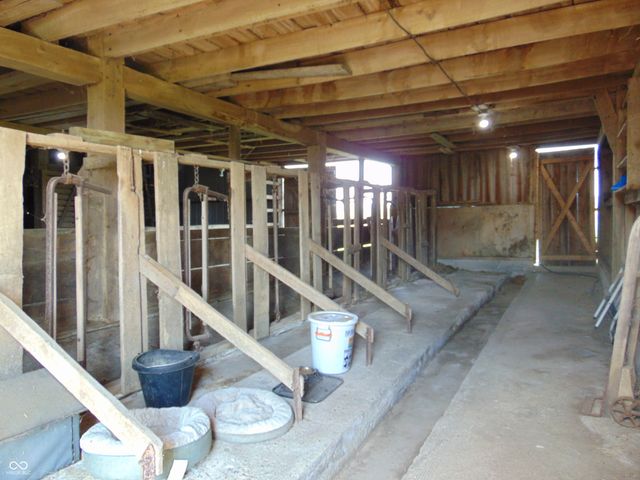 679 S 1050 W, Jamestown, IN 46147