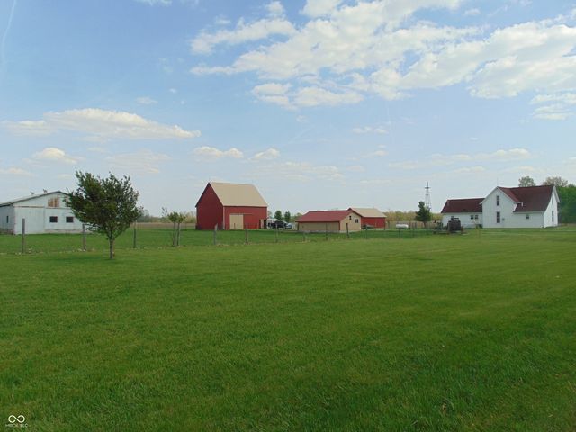 679 S 1050 W, Jamestown, IN 46147