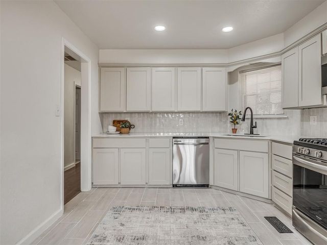 524 S Lewis Lane, Mustang, OK 73064