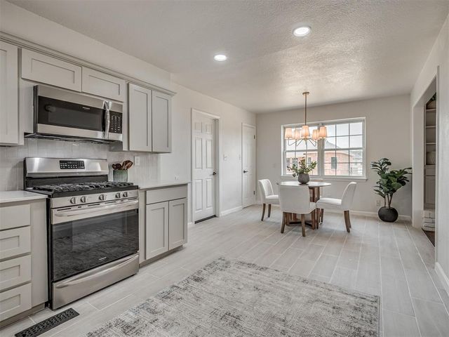 524 S Lewis Lane, Mustang, OK 73064