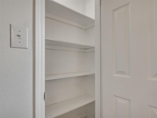 524 S Lewis Lane, Mustang, OK 73064