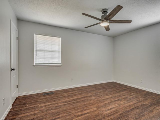 524 S Lewis Lane, Mustang, OK 73064