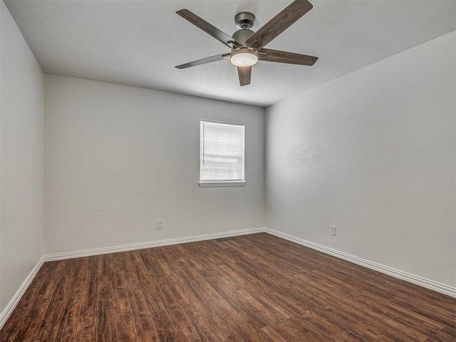 524 S Lewis Lane, Mustang, OK 73064