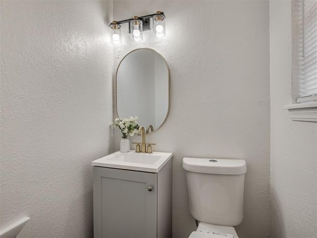 524 S Lewis Lane, Mustang, OK 73064