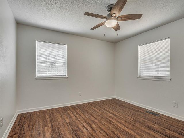 524 S Lewis Lane, Mustang, OK 73064