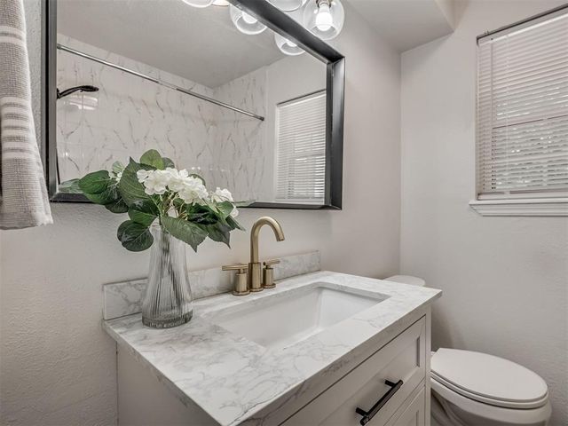 524 S Lewis Lane, Mustang, OK 73064