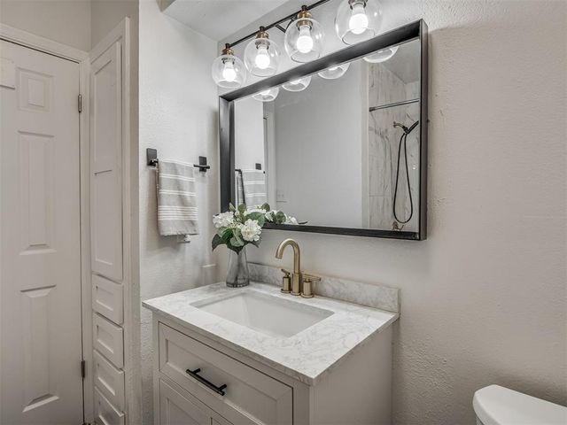 524 S Lewis Lane, Mustang, OK 73064