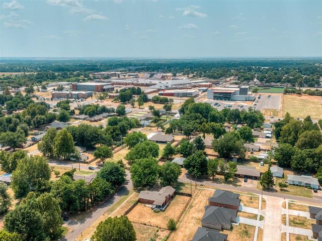 524 S Lewis Lane, Mustang, OK 73064