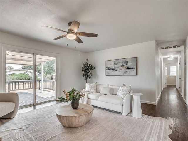 524 S Lewis Lane, Mustang, OK 73064