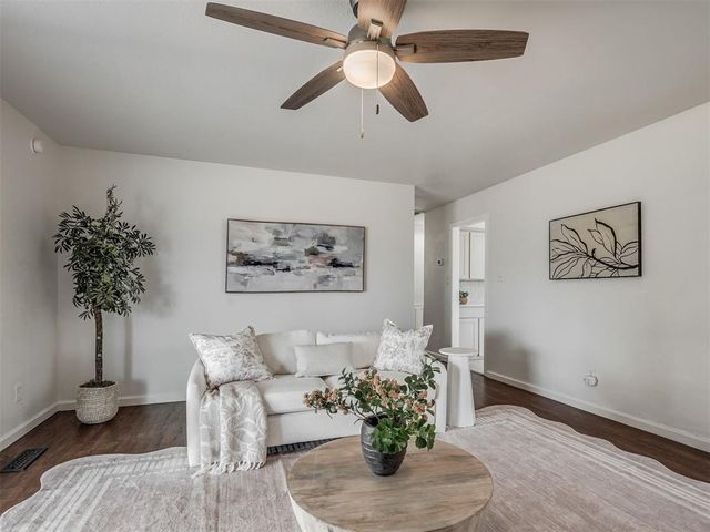 524 S Lewis Lane, Mustang, OK 73064