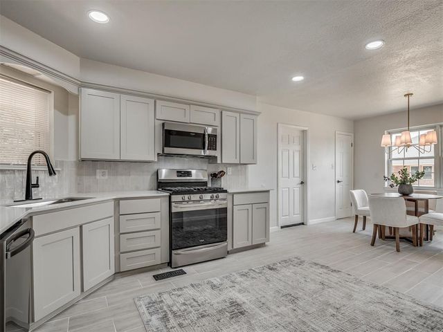 524 S Lewis Lane, Mustang, OK 73064