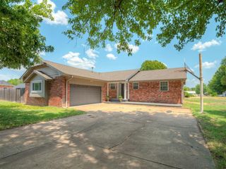 524 S Lewis Lane, Mustang, OK 73064