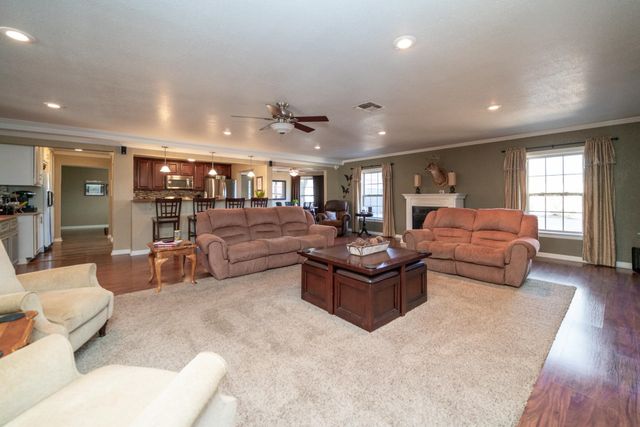 4538 W Loop 281, Longview, TX 75604