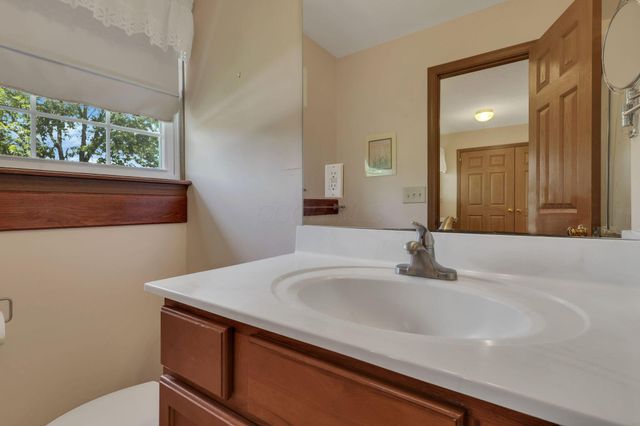 830 Harvest Lane Court, Columbus, OH 43213