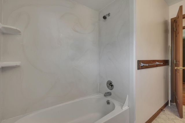 830 Harvest Lane Court, Columbus, OH 43213