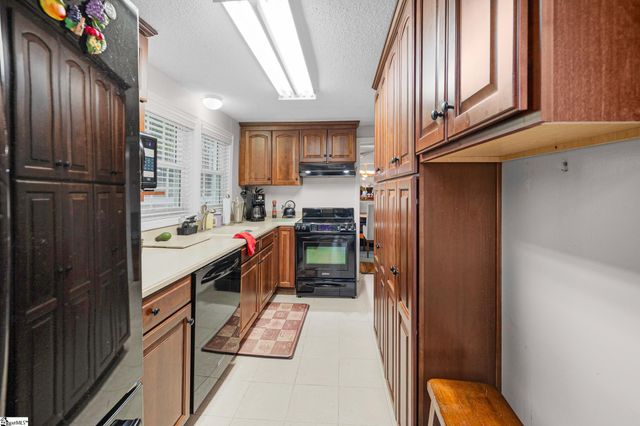 2817 Anderson Road, Greenville, SC 29611