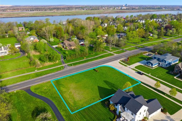 25 Potowatomi Drive, Grosse Ile Township, MI 48138