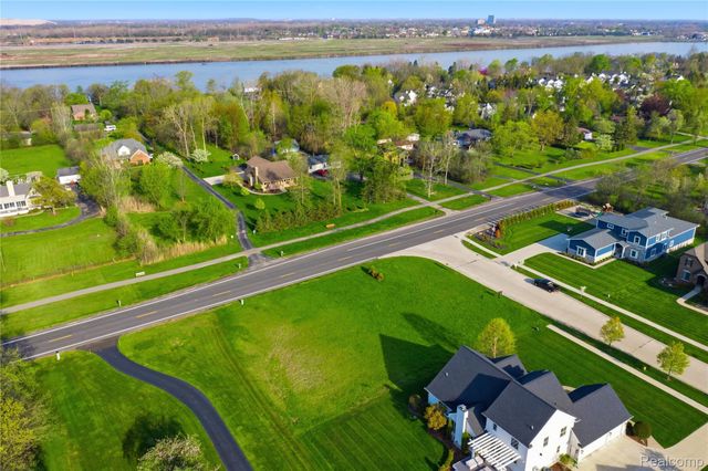 25 Potowatomi Drive, Grosse Ile Township, MI 48138
